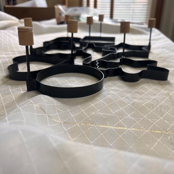 8 Vintage Metal Cookie Cutters, Cookie Molds, Pancake Molds, Gift Tag Cutouts - Picture 3 of 10